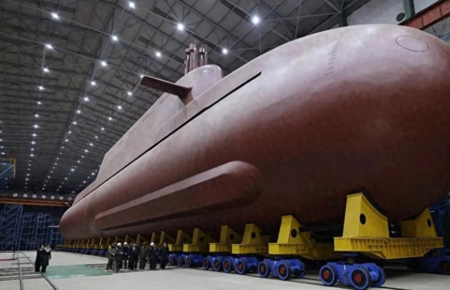 朝鲜核潜艇正式亮相！8700吨巨兽，半岛安全格局正在彻底改写？