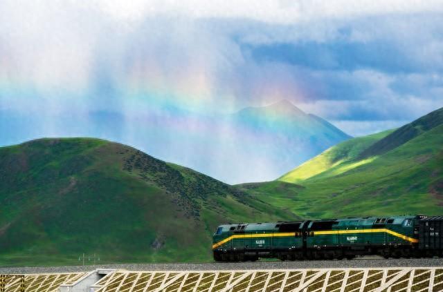 中国最美的3趟火车，坐过一趟便是人间值得！