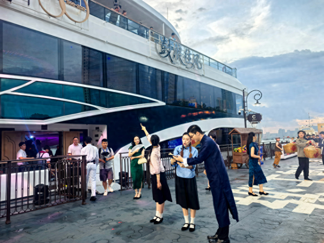 全国首艘纯电海上客船鹭江首航 厦门海上游翻开新篇章