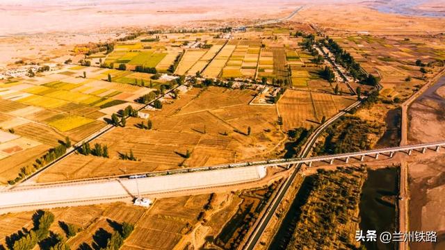 #“我的铁路风景”故事汇#秋天，一列火车的时光