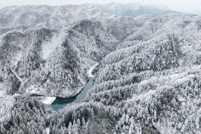 以雾凇为笔 绘武陵冬韵