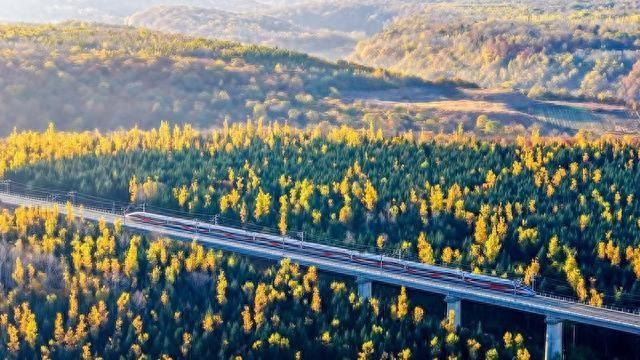 沈白高铁解锁吉林：秋之彩色吉林 层林尽染之美