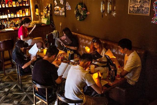 逃脱幻想屋攻略（新兴行业成色情温床年轻人追求颅内快感）