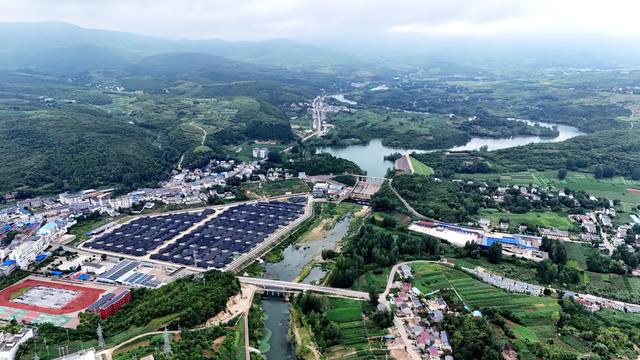 郧阳区：水美乡村景色美 滔河流域鲟鱼欢