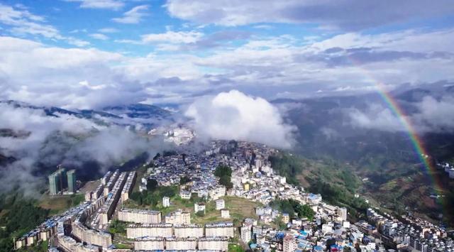 【秀美绿春】梦幻之境,小城虹影