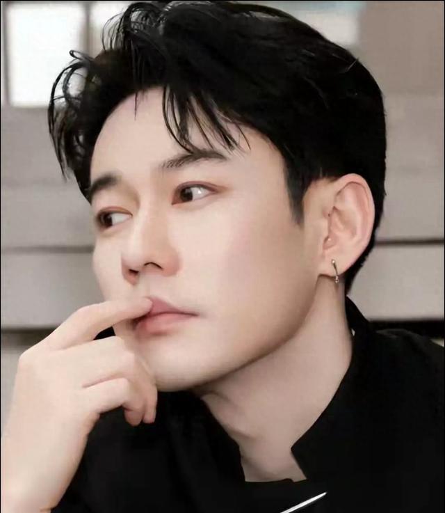 他的爸爸是国家一级演员，而他36岁靠《四喜》才终于红了