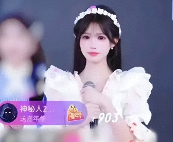 211女大学生团播：以为“一晚入账60万”，却“为了一毛钱而舞”