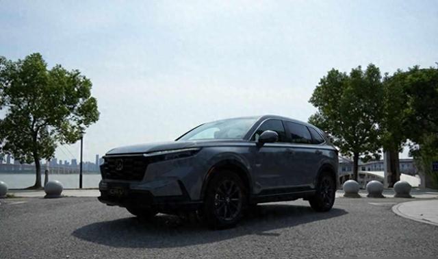 多两个气囊和19cm滑动座椅：CR-V用细节吊打RAV4