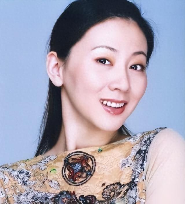 中国第一“裸模”汤加丽：走红后丈夫抛弃、父亲嫌丢脸，后来怎样