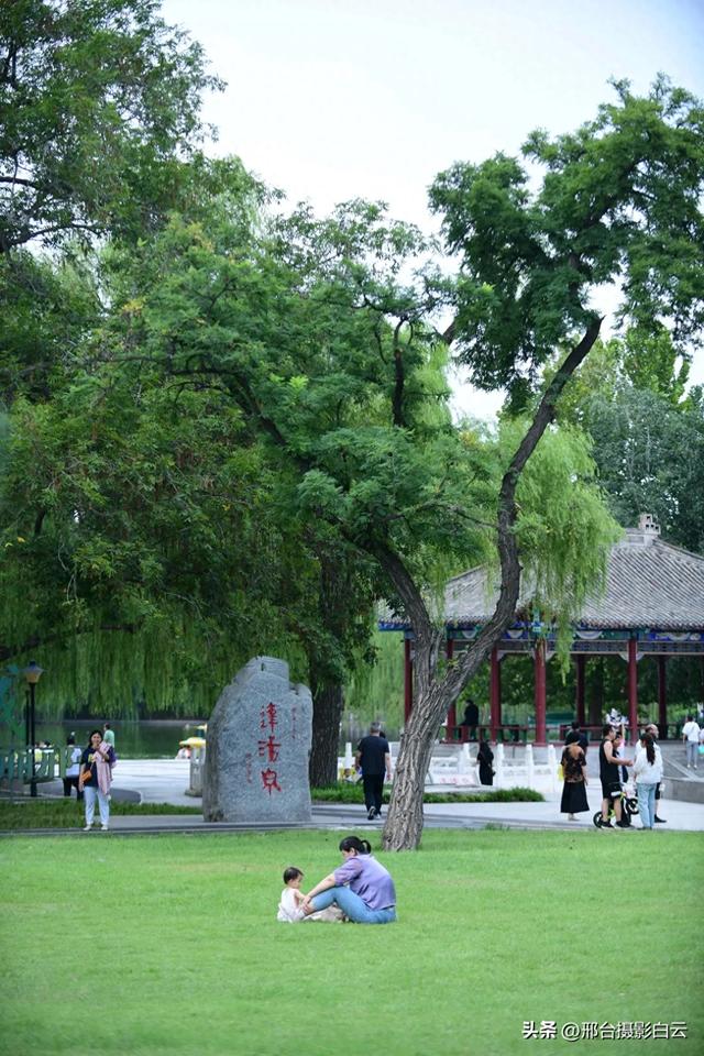 达活泉公园秋色正美