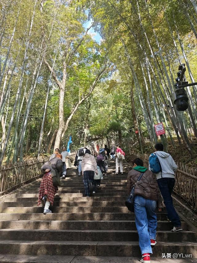 西湖景点之宝石山
