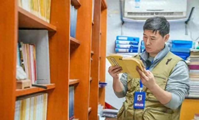 驴友立大功！北京深山惊现1800年界碑，这三个字改写历史