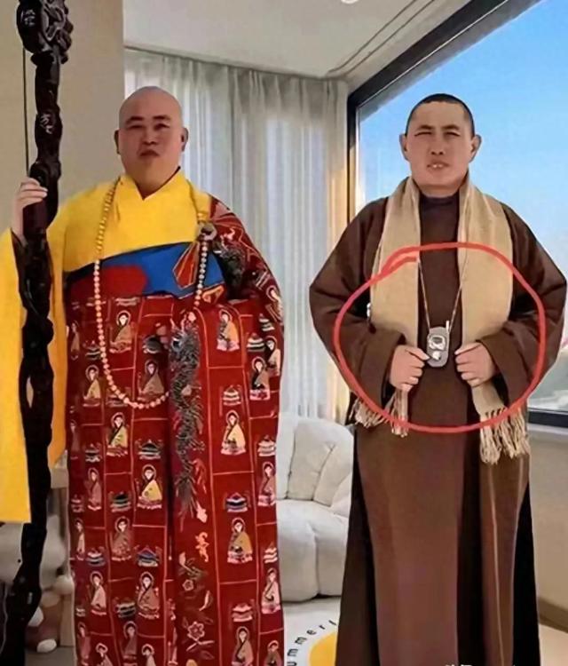 惊爆！22年前释永信与师姐释永梅合影曝光！胸前挂着最时髦的手机