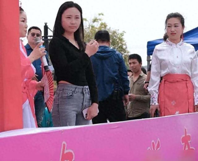 很多相亲现场，男士发出最严“国四条”，很多大龄剩女措手不及