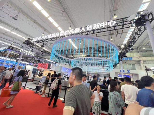 人形机器人马拉松冠军从“最能跑”向“最好用”进化｜机器人发展看北京