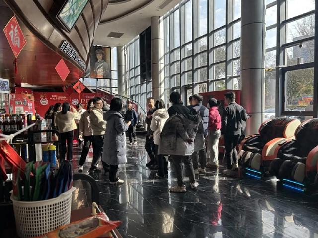 拳皇武器扭蛋机在哪(一夜变脸的游戏天堂)