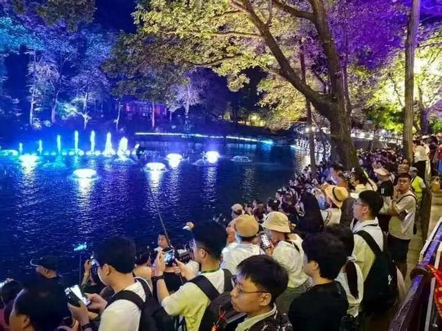 家门口乐享夜游盛宴！千山奇妙夜受鞍山市民热捧