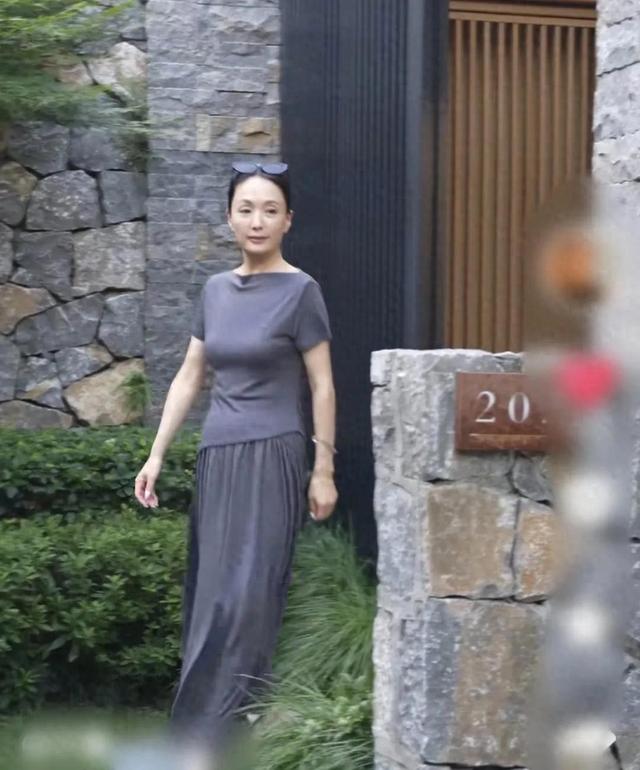 当红时嫁到美国，定居纽约多年，60岁身材好到爆！回国资源超好