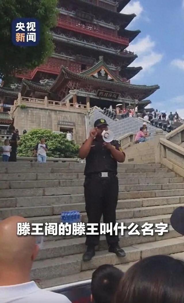 保安互动、特警代拍火了，重视游客体验为文旅加分添彩