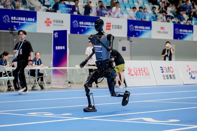 世界人形机器人运动会复盘：全自主突围与380亿“赛场经济”崛起
