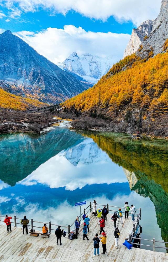 美丽中国｜穿越冰峰 遇见稻城亚丁