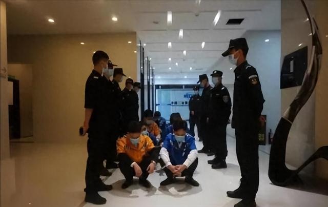 公安部这次来真的了，36 万人被抓，这里面有3442个大人物！