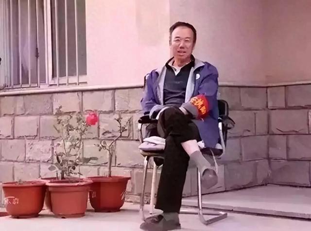 社保新规逼停保安招聘，60岁大爷成烫手山芋，物业经理该咋办？