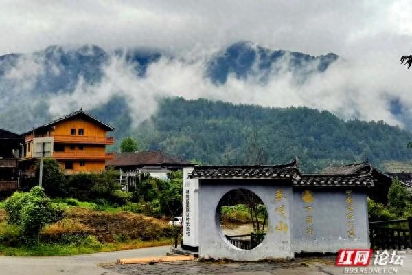 当深秋雾色邂逅古村，新化下团村上演现实版山水秘境