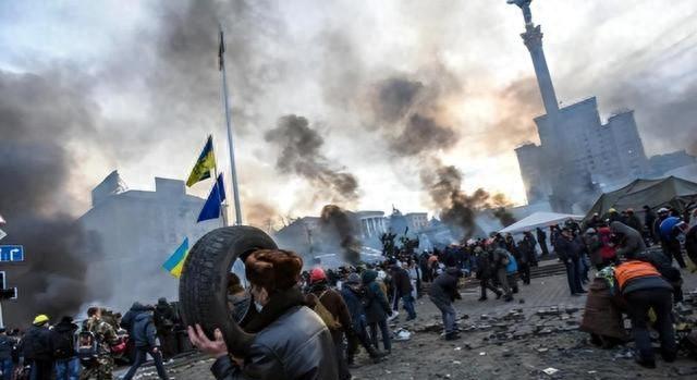 翻脸如翻书般迅速！泽连斯基突告知中国，准备应对乌克兰最新制裁