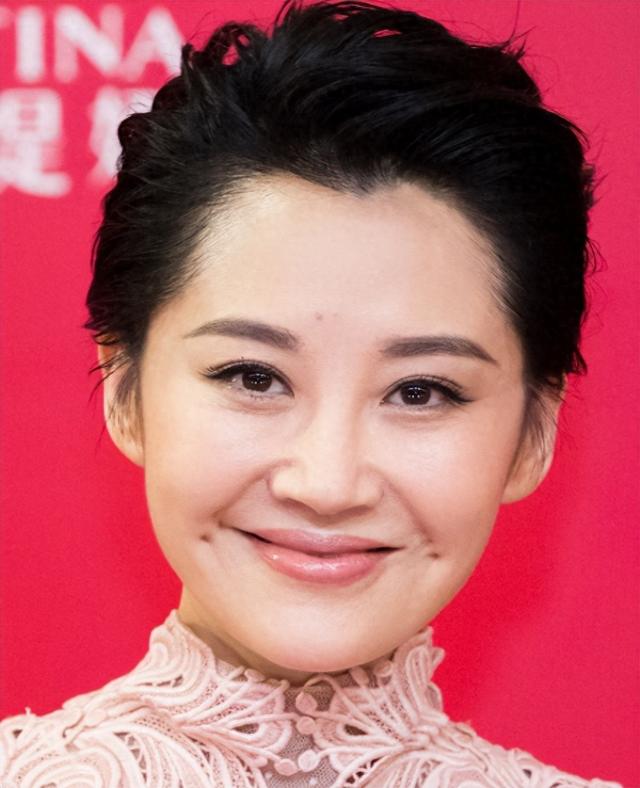 她一生 “风流成性、老少通吃	”，撩汉无数	，现如今56岁却依旧单身