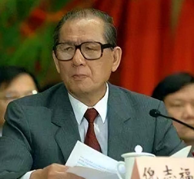 他连续7次当选中央委员，曾任京津沪市委书记，后来2次官至副国级