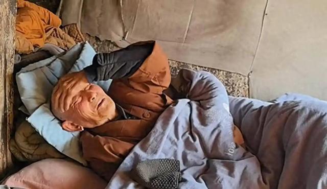 和尚老了也可怜！山西77 岁僧人，山洞苦修 13 年，没吃没喝崩溃落泪