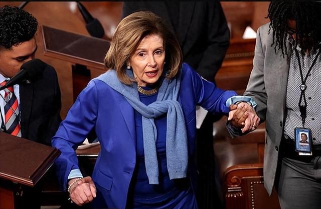 佩洛西退休特朗普拍手叫好：是一件天大的好事！民主党人等了30年