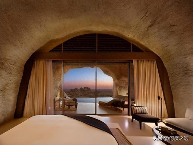 沙特红海畔沙漠岩石度假村：自然与设计共舞，建筑融于山脉