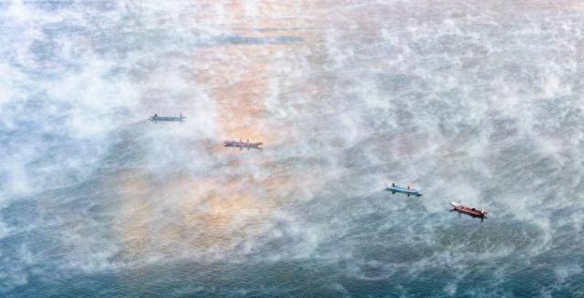 泸沽湖：薄雾轻舟入画来 冬韵泸沽醉游人