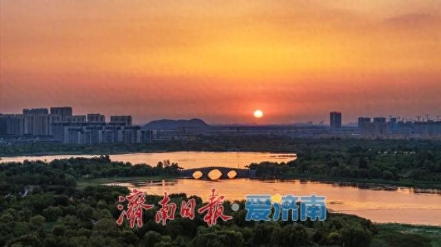 华山湖披上霞光盛装 ，演绎“湖光山色”醉美时刻 | 一年四季 泉在济南