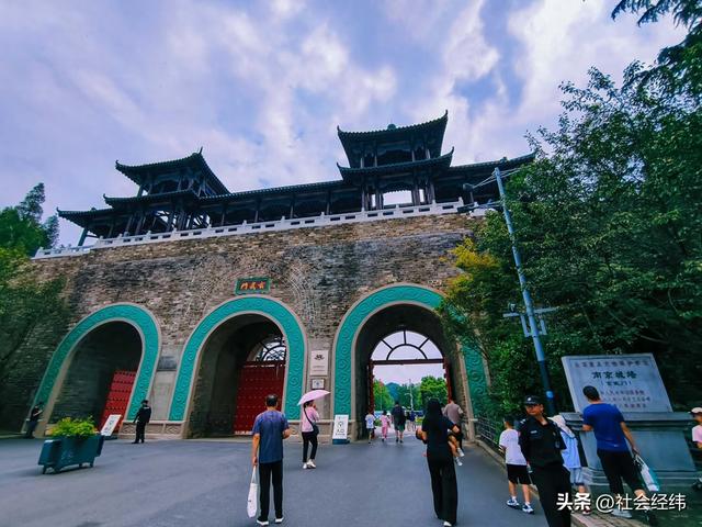 玄武湖：六朝皇家园林底色 梁洲新展 “中华美学” 脉络