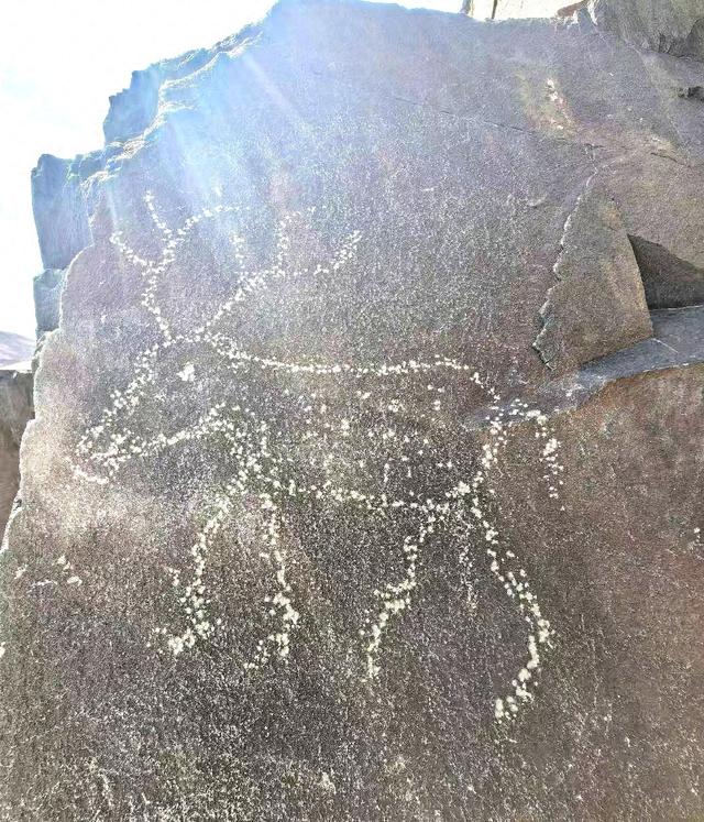 带你领略黑山岩画及石关峡