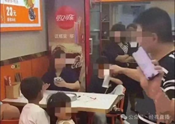 “续面事件”面馆老板曾狂怼网友“不伺候”！附近商户发声：现在街上都没什么人，市监局最新回应