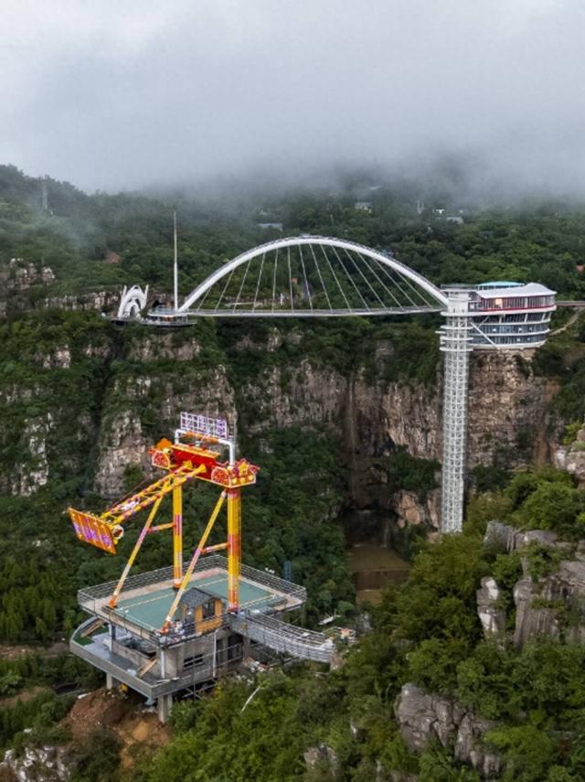 云端奇观·淄博潭溪山水墨丹青绘仙境