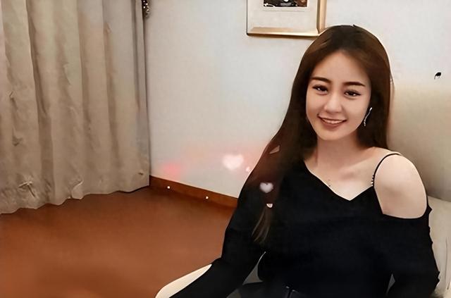 她被赵本山“养”了11年，却嫁给了被判14年的前夫如今后悔莫