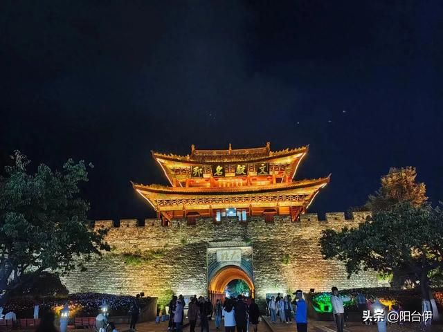 夜游大理古城：繁华背后的别样体验
