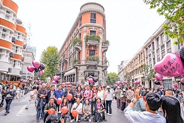 天凉好个秋市民喜出游