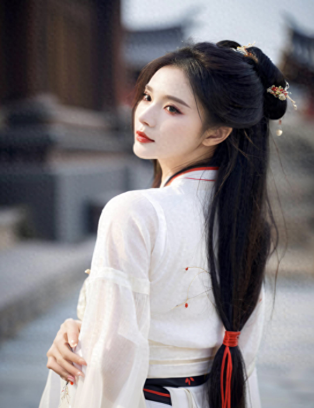 姓慕容的女孩名字叫什么好听（10大中国最美复姓）