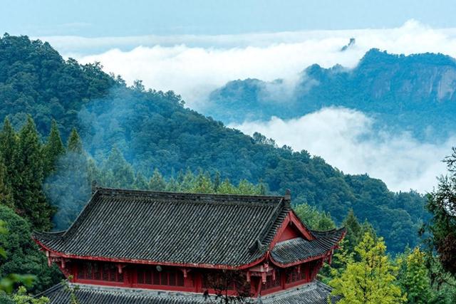 去成都必玩的地方有哪些（成都必去十大景点排行榜）