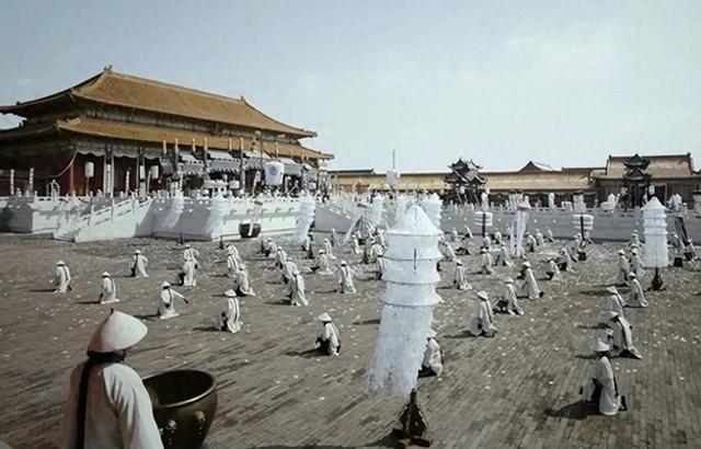 清朝灭亡后，李莲英姐姐才敢说出实情：慈禧其实不是病死的！