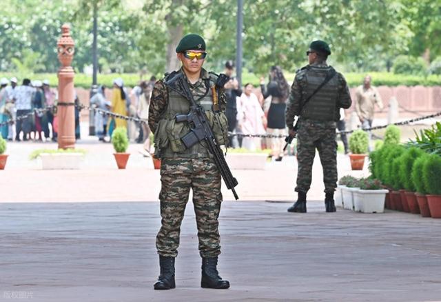 印度又大批量采购以色列轻武器：猜猜印度已装备了几款突击步枪？