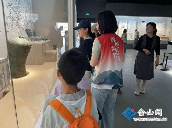 镇博：“国庆”文明旅游氛围浓厚 志愿者撑起文旅服务“暖心伞”