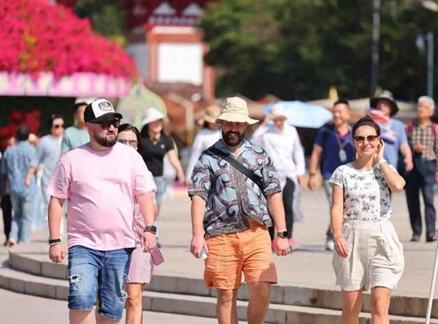 元旦海南游热度飙升，封关后首个长假，海南文旅市场活力倍增