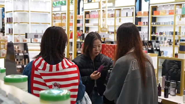 国庆中秋假期 中哈霍尔果斯国际边境合作中心迎来购物潮